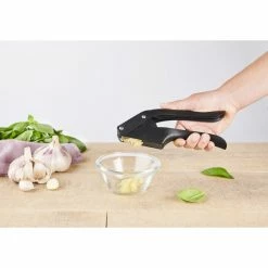 Presse Et Tranche Ail Noir Mastrad -Ustensiles de cuisine Soldes presse et tranche ail noir mastrad 2