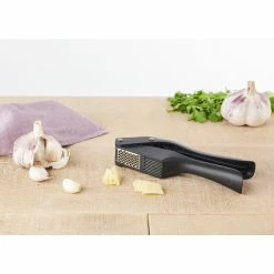 Presse Et Tranche Ail Noir Mastrad -Ustensiles de cuisine Soldes presse et tranche ail noir mastrad 3